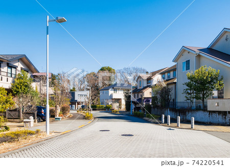 無電柱化タウン　郊外の住宅地 74220541