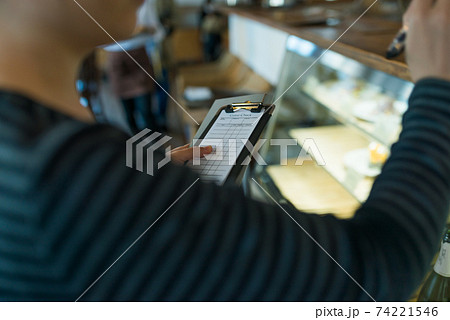 飲食店のバイト 74221546