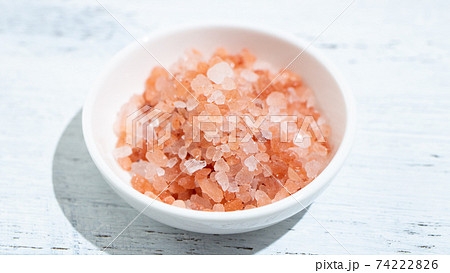 ヒマラヤピンク岩塩 食べ物 シーズニング ヒマラヤ地方でとれるミネラル豊富な塩 の写真素材