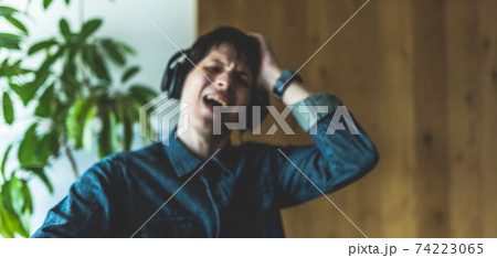 男性のポートレイト 74223065