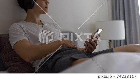男性のポートレイト 74223117