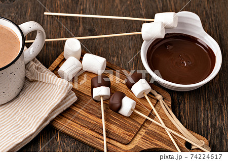 marshmallow on table 74224617