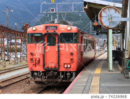 播但線　寺前駅のキハ40 74226968