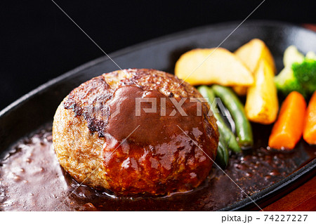ハンバーグ　デミグラスハンバーグ　ハンバーグステーキ 74227227