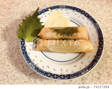 やや和風の春巻き 74227269