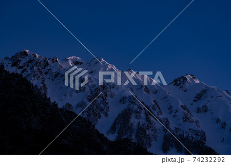上高地 長野県 松本市 穂高岳 景勝地 山 川 高原 梓川 日本アルプス 山岳 中部山岳国立公園 春 上高地 長野県 松本市 穂高岳 景勝地 山 川 高原 梓川 日本アルプス 山岳 中部山岳国立公園 春 74232292