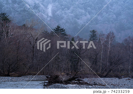 上高地 長野県 松本市 穂高岳 景勝地 山 川 高原 梓川 日本アルプス 山岳 中部山岳国立公園 春 上高地 長野県 松本市 穂高岳 景勝地 山 川 高原 梓川 日本アルプス 山岳 中部山岳国立公園 春 74233259