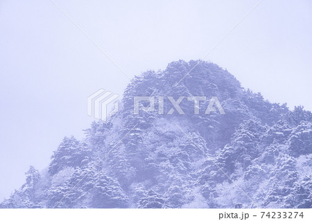 上高地 長野県 松本市 穂高岳 景勝地 山 川 高原 梓川 日本アルプス 山岳 中部山岳国立公園 春 上高地 長野県 松本市 穂高岳 景勝地 山 川 高原 梓川 日本アルプス 山岳 中部山岳国立公園 春 74233274