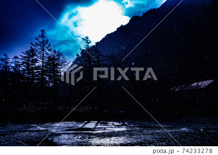 上高地 長野県 松本市 穂高岳 景勝地 山 川 高原 梓川 日本アルプス 山岳 中部山岳国立公園 春 上高地 長野県 松本市 穂高岳 景勝地 山 川 高原 梓川 日本アルプス 山岳 中部山岳国立公園 春 74233278