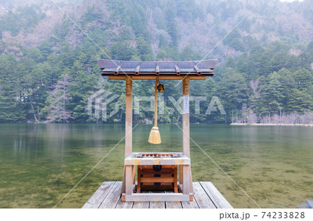 上高地　長野県　松本市　穂高岳　景勝地　山　川　高原　梓川　日本アルプス　山岳　中部山岳国立公園　春 74233828
