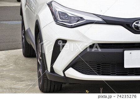 自動車イメージ トヨタC-HRのフロント部 自動車イメージ トヨタC-HRのフロント部 74235276