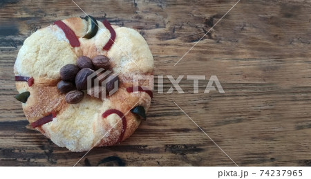 Rosca or Roscon de Reyes, dessert to celebrate Epiphany or Three Kings Day. Christmas cake on rustic wooden background with copy space Rosca or Roscon de Reyes, dessert to celebrate Epiphany or Three Kings Day. Christmas cake on rustic wooden background with copy space 74237965