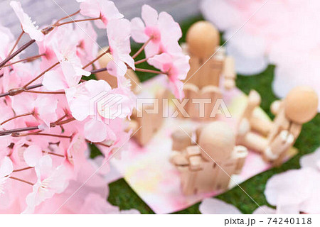 春のお花見 春のお花見 74240118