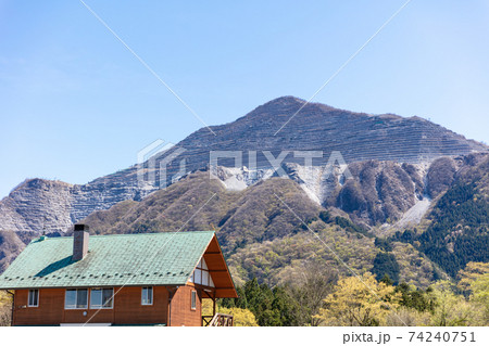 春の武甲山 74240751