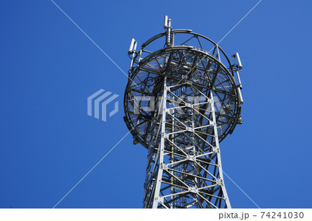 携帯電話基地局　携帯電話基地局の鉄塔 74241030