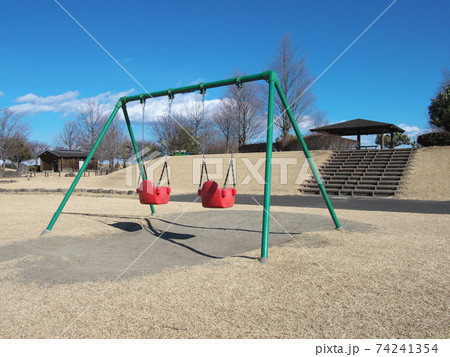 蔓巻公園　ブランコ 74241354