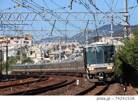 夙川付近を走る223系新快速 夙川付近を走る223系新快速 74241526