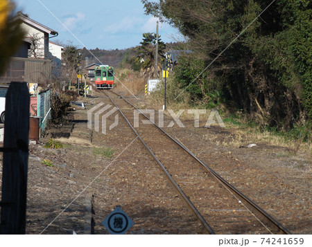 真岡鉄道 寺内駅へ向かう電車の写真素材