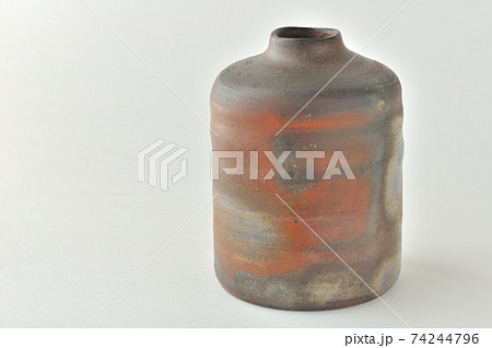 備前焼の一輪挿し 74244796