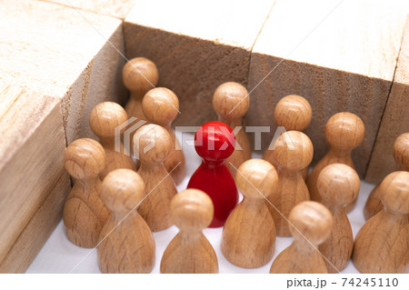 満員電車のイメージ　感染者　模型 74245110