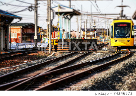 鷲塚針原駅に停車中の低床路面電車キーボ(ジオラマ風) 鷲塚針原駅に停車中の低床路面電車キーボ(ジオラマ風) 74246572