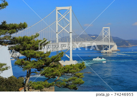 大潮時の渦潮と大鳴門橋（鳴門海峡） 74246955