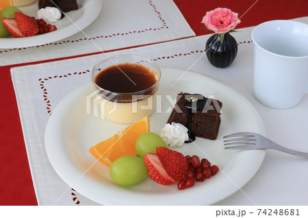 スイーツ盛り合わせ 74248681