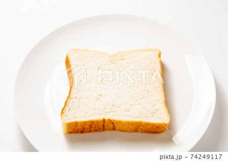 食パン(5枚切り)。 食パン(5枚切り)。 74249117