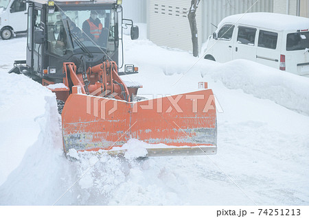 除雪作業 74251213