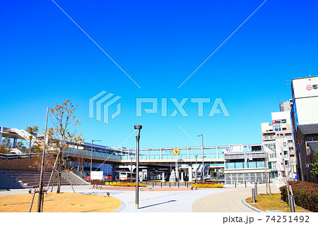 岡崎市、JR岡崎駅前広場の風景 岡崎市、JR岡崎駅前広場の風景 74251492