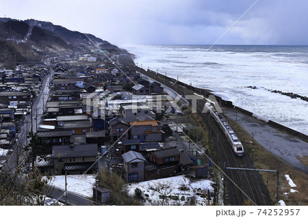 冬の信越本線を走る特急「しらゆき」 冬の信越本線を走る特急「しらゆき」 74252957
