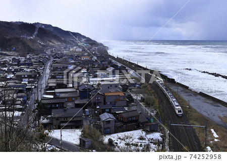 冬の信越本線を走る特急「しらゆき」 冬の信越本線を走る特急「しらゆき」 74252958