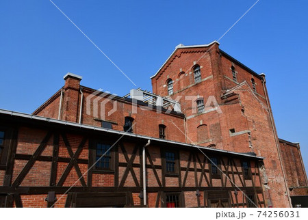 冬の半田赤レンガ建物 冬の半田赤レンガ建物 74256031