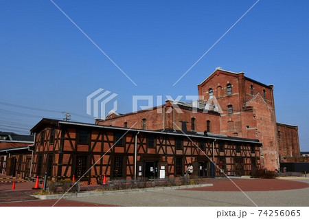 冬の半田赤レンガ建物 冬の半田赤レンガ建物 74256065