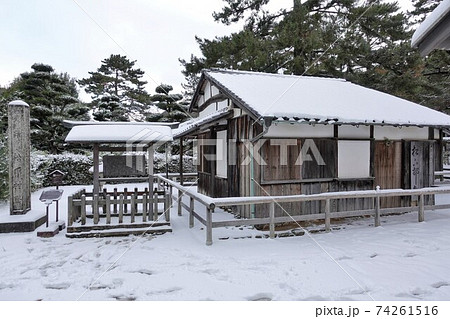 寒波襲来　雪の松陰神社 松下村塾 74261516