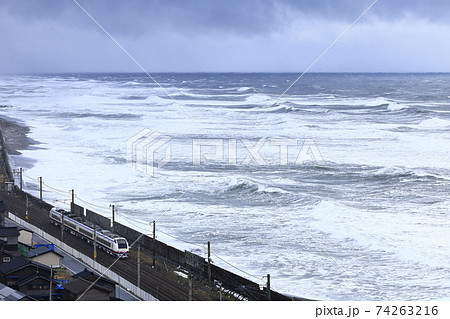 冬の信越本線を走る特急「しらゆき」 冬の信越本線を走る特急「しらゆき」 74263216