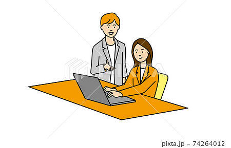 デスクワークをしている女性にアドバイスする先輩社員 デスクワークをしている女性にアドバイスする先輩社員 74264012
