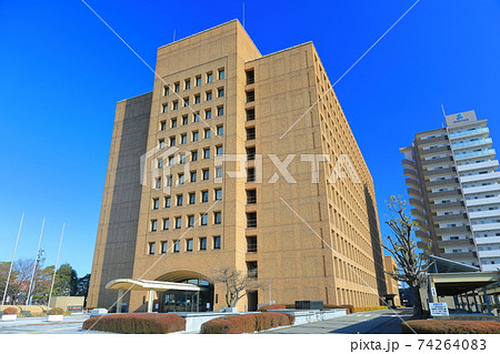 【徳島県】晴天下の徳島県庁舎 74264083