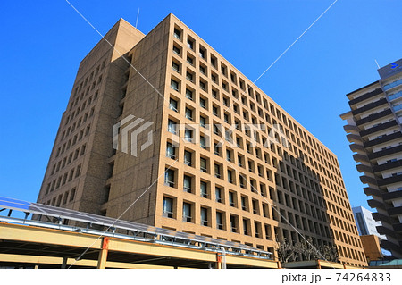 【徳島県】晴天下の徳島県庁舎 【徳島県】晴天下の徳島県庁舎 74264833