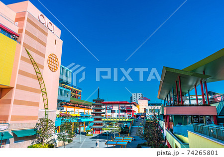 日本の神奈川都市景観 海老名駅前の海老名中央公園(七重塔)などを望む 日本の神奈川都市景観 海老名駅前の海老名中央公園(七重塔)などを望む 74265801