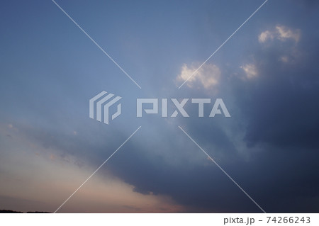 黄昏の雲 74266243