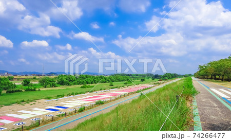 138タワーパークの夏の風物詩、巨大気温グラフ〈愛知県一宮市〉 74266477