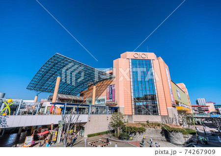 日本の神奈川都市景観 海老名駅前の海老名中央公園などを望む 日本の神奈川都市景観 海老名駅前の海老名中央公園などを望む 74267909