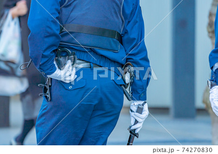 祝賀御列の儀 天皇陛下 皇后陛下 パレード 警察 規制 警備 バリケード 沿道 人混み 大勢 祝賀御列の儀 天皇陛下 皇后陛下 パレード 警察 規制 警備 バリケード 沿道 人混み 大勢 74270830