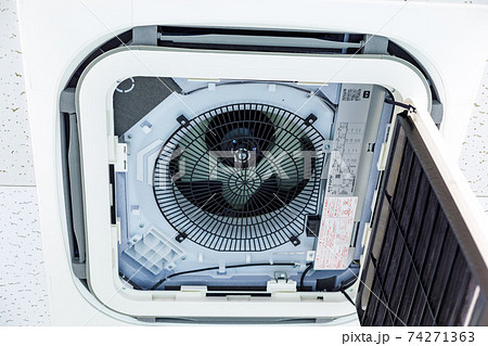 空調設備　業務用　天カセエアコン室内機のドレンパン清掃 74271363