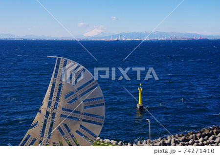 海ほたる　シールドマシンのカッターフェイスと富士山 74271410