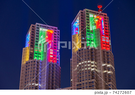 東京オリンピック 東京都 都庁 夜 虹色 ライトアップ 夜景 高層ビル 構造物 鉄骨 コンクリート 東京オリンピック 東京都 都庁 夜 虹色 ライトアップ 夜景 高層ビル 構造物 鉄骨 コンクリート 74272607