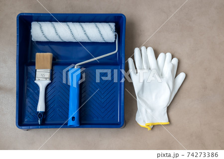 set of tools for painting brushes and roller 74273386
