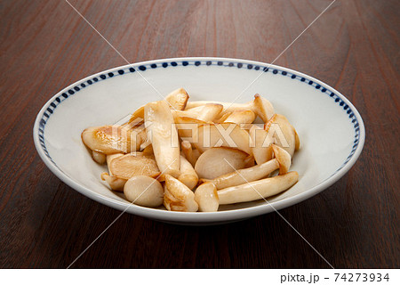 ホワイトブナシメジのバター炒め 74273934