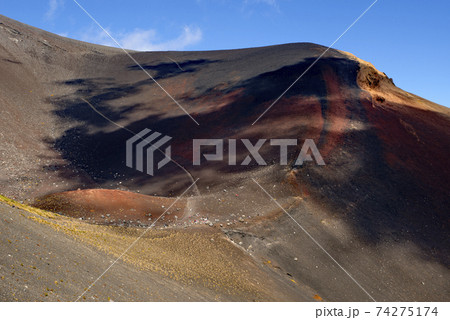 富士山中腹の宝永火口 富士山中腹の宝永火口 74275174